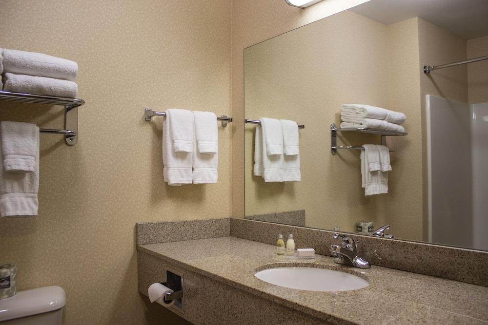 Boarders Inn & Suites By Cobblestone Hotels - Shawano Exterior foto