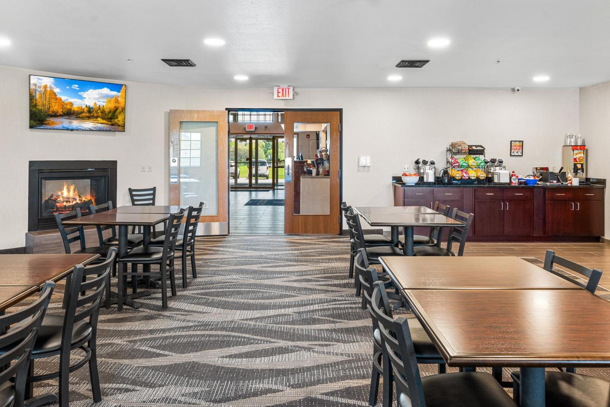Boarders Inn & Suites By Cobblestone Hotels - Shawano Exterior foto