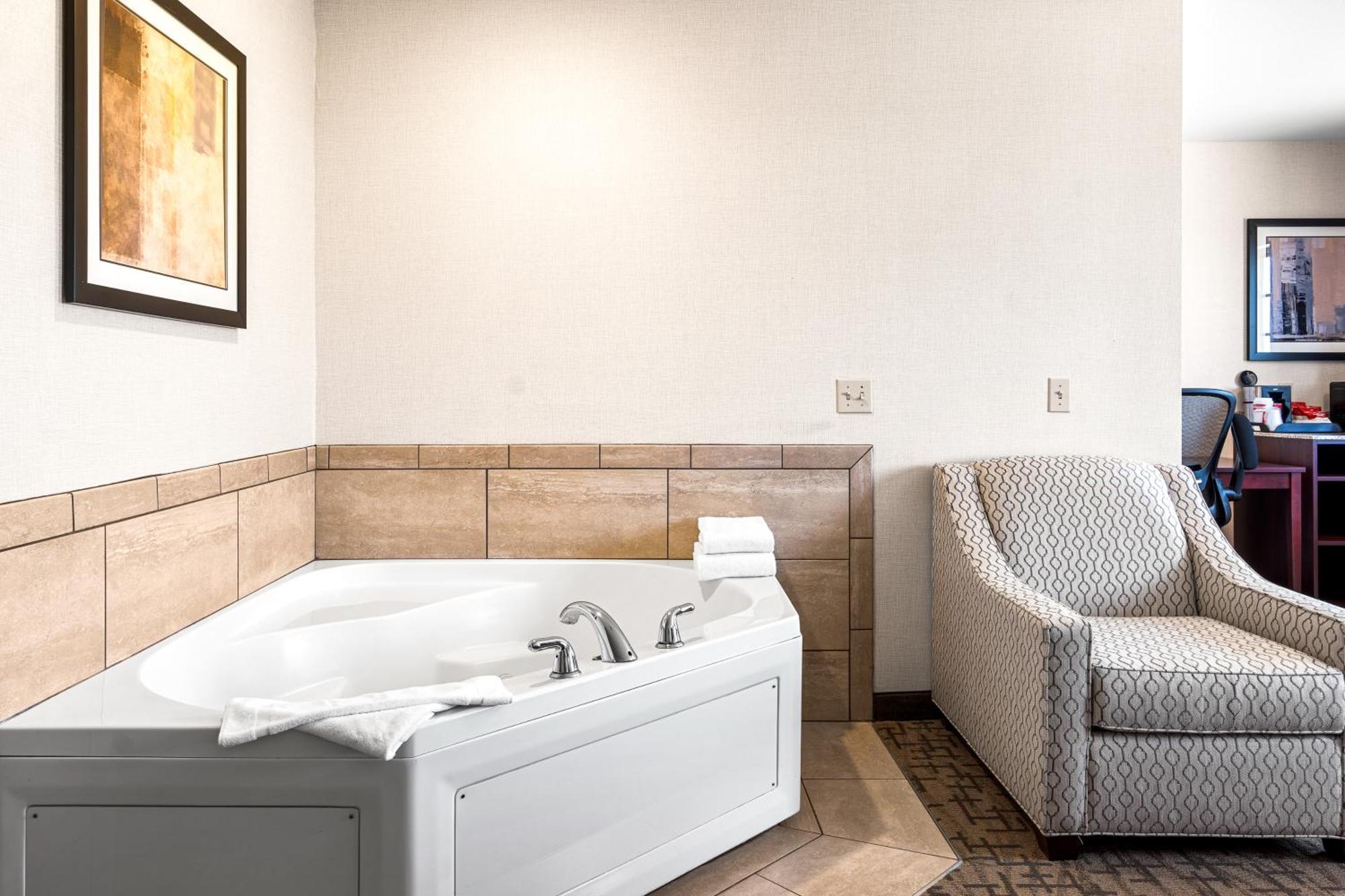 Boarders Inn & Suites By Cobblestone Hotels - Shawano Exterior foto