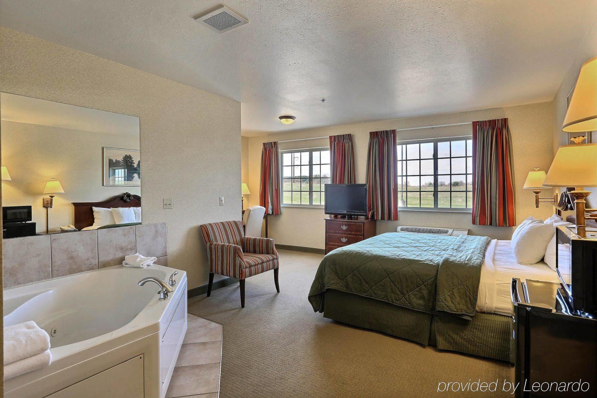 Boarders Inn & Suites By Cobblestone Hotels - Shawano Exterior foto