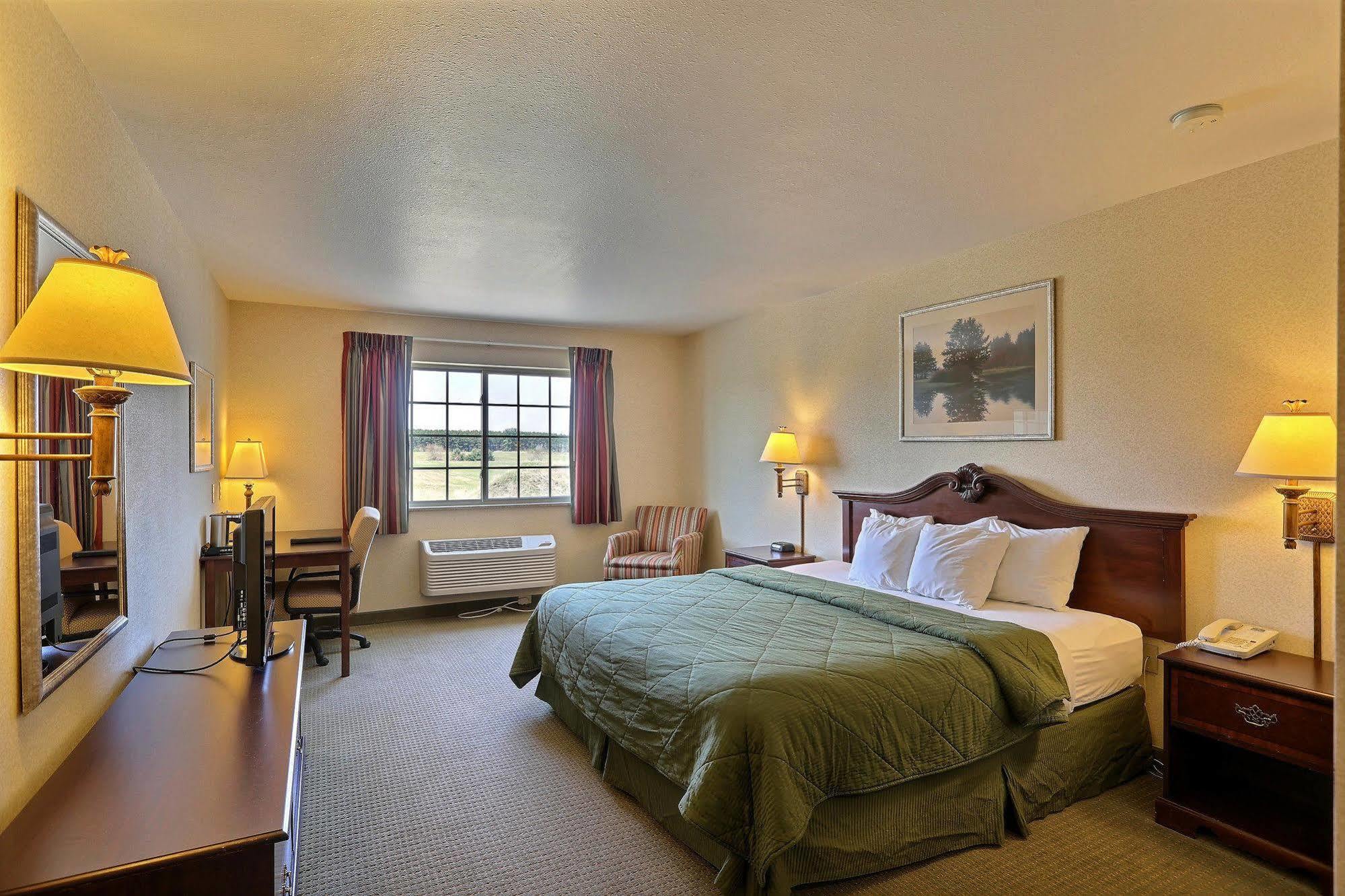 Boarders Inn & Suites By Cobblestone Hotels - Shawano Exterior foto