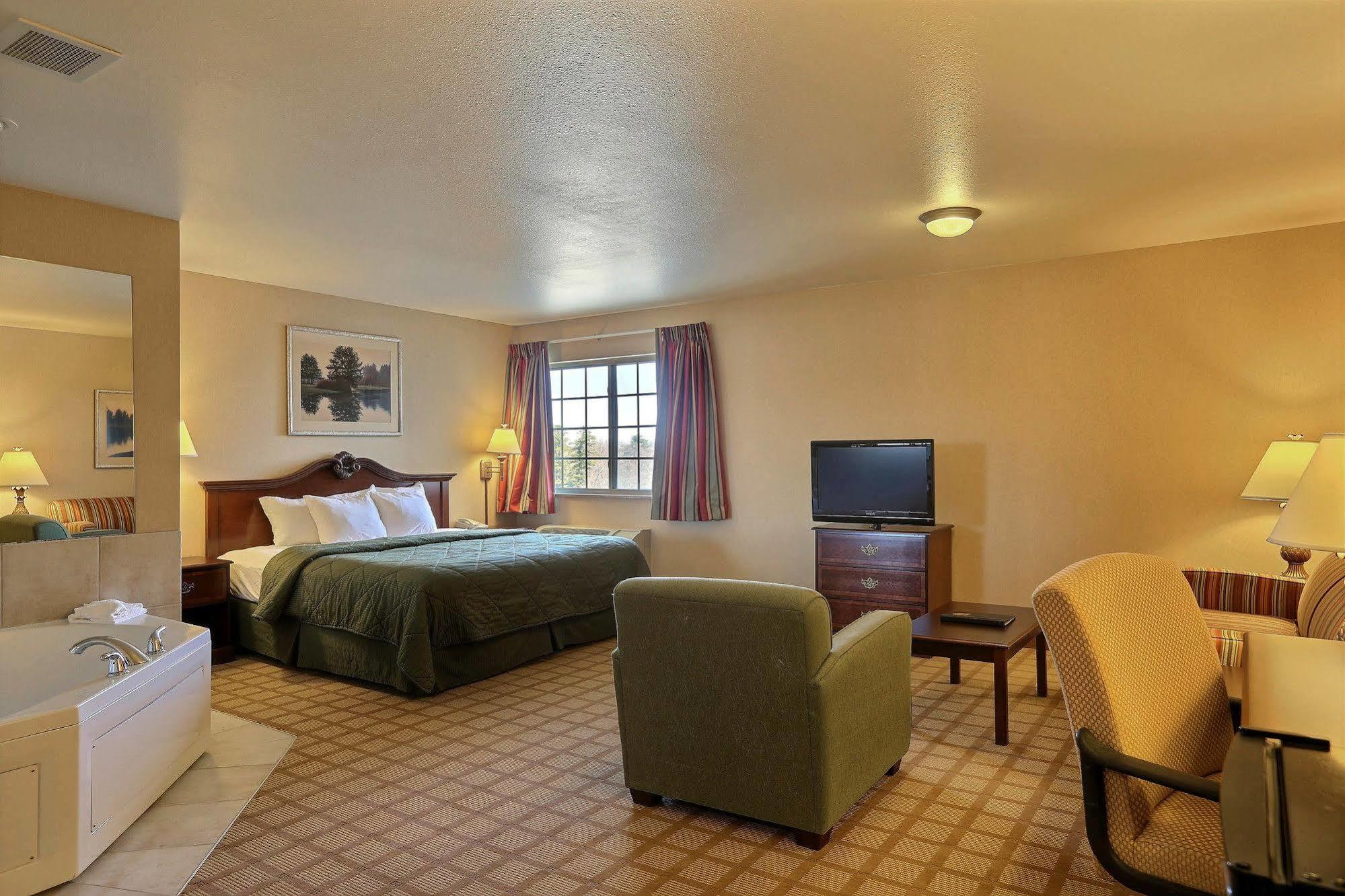 Boarders Inn & Suites By Cobblestone Hotels - Shawano Exterior foto
